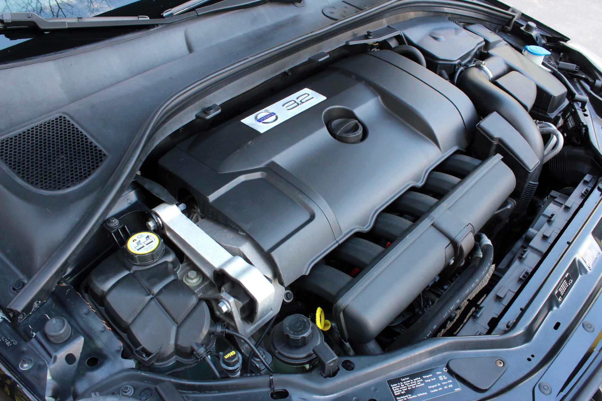 Volvo 3.2L engine